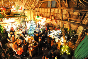 Weihnachtsmarkt in der Scheune (Foto: Beckröge)
