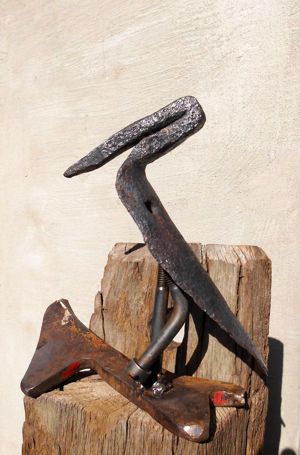 Seit 2010 schweißt der Langwedeler seine Kunst zusammen, wie hier einen Pelikan